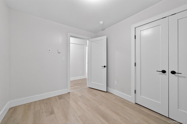 Building Photo - 12 N Church St