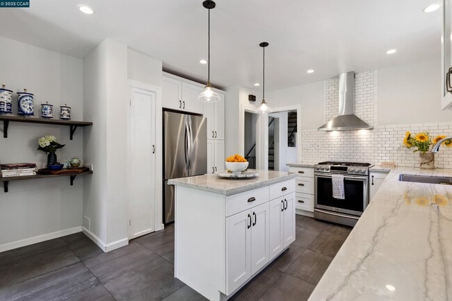 Building Photo - 1048 Leo Way