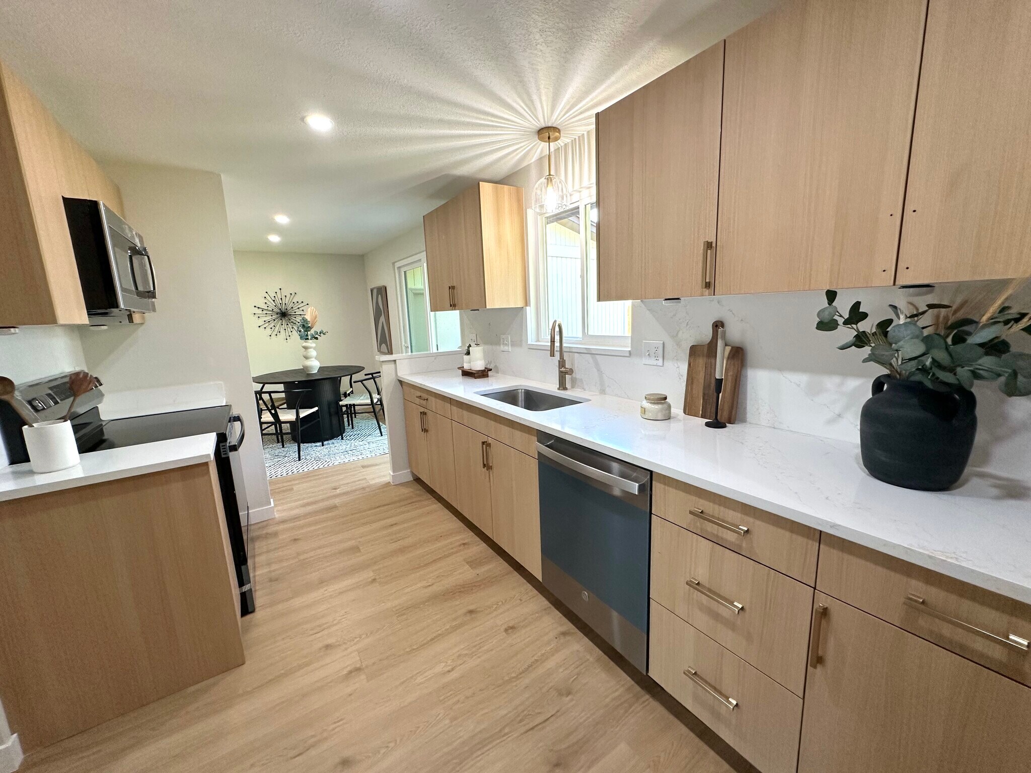 Building Photo - 140 Judson St