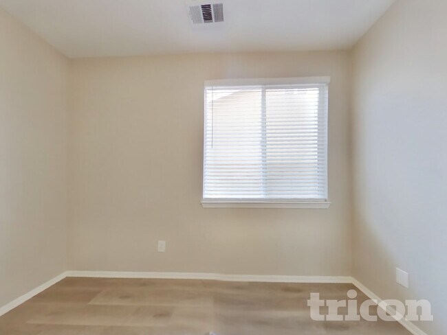 Building Photo - 733 Pino Ave