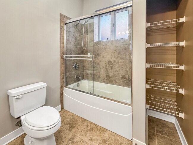 Building Photo - 14 S Leavitt St