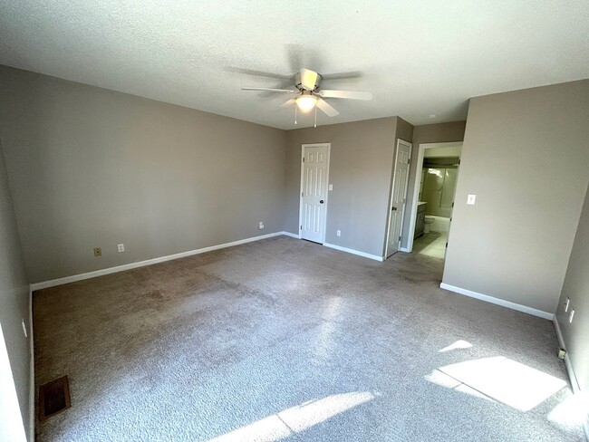 Building Photo - South AVL - Three Bedroom home with Wooded...