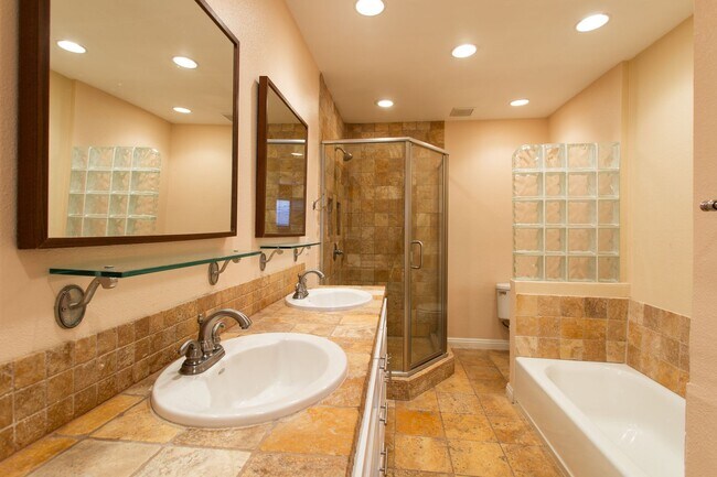 Building Photo - West Hollywood condo