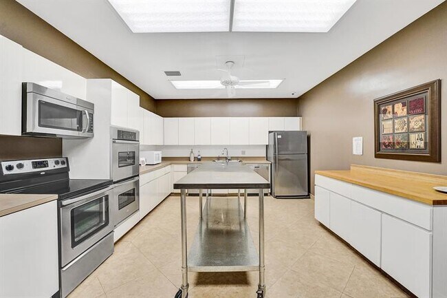 Building Photo - 4280 Galt Ocean Dr