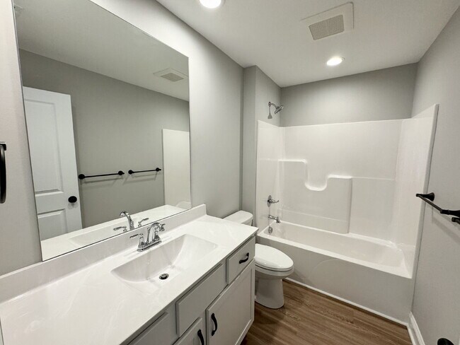 Building Photo - Charming 3-bedroom home ready to welcome its first family!