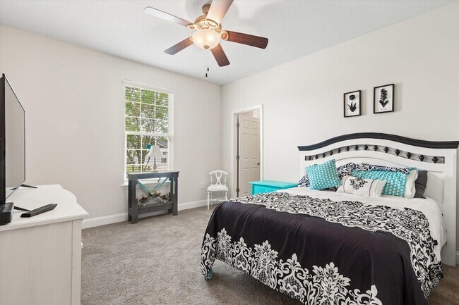 Building Photo - 256 Vivian James Dr