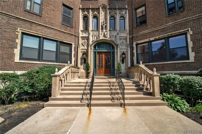 Building Photo - 800 W Ferry St