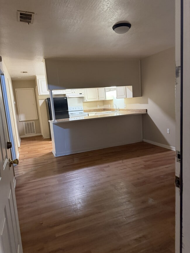 Building Photo - 125 West 9th Ave