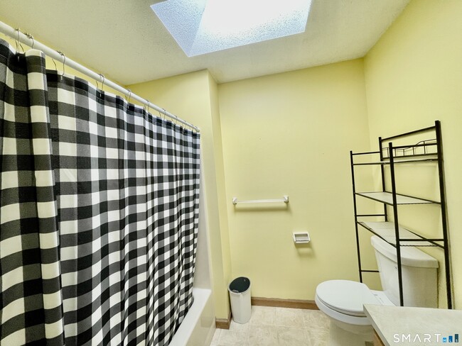 Building Photo - 705 Lake Ave