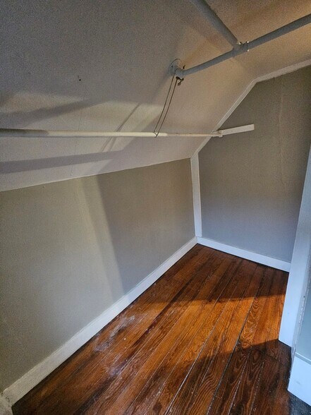 Building Photo - 811 E 29th St