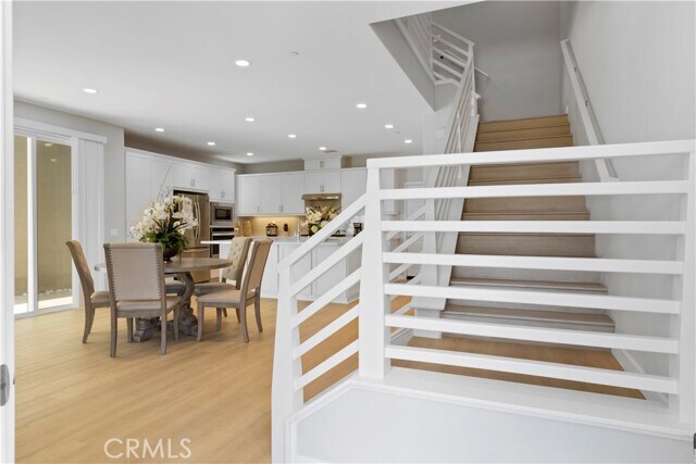 Building Photo - 136 Modjeska
