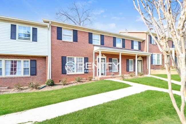 Building Photo - 623 S New Hope Rd