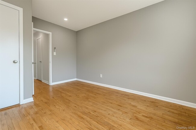 Building Photo - 1059 Burke Ave