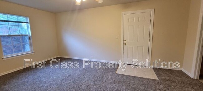 Building Photo - 1130 N Gardner Ave