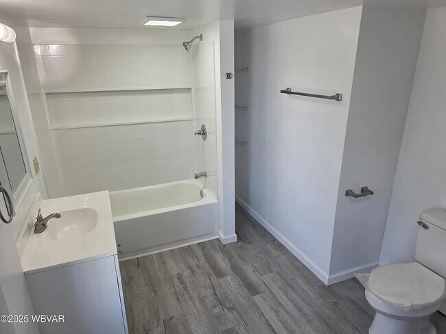 Building Photo - 77 E Houston Ave