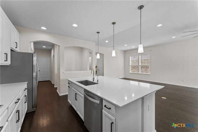 Building Photo - 942 Blue Violet