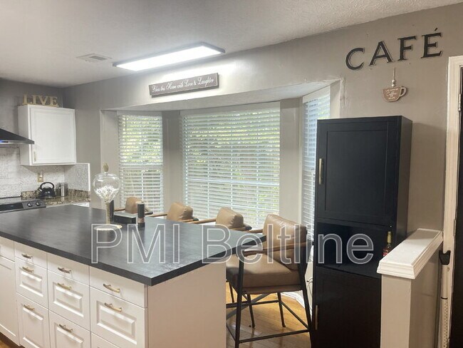 Building Photo - 5825 Old Carriage Dr