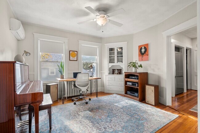 Building Photo - 137 Thacher St