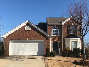 Building Photo - Beautiful 3 bedroom, 2.5 bath home
