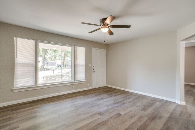 Building Photo - Remodeled 2 Bed 1 Bath Home Ready for New ...