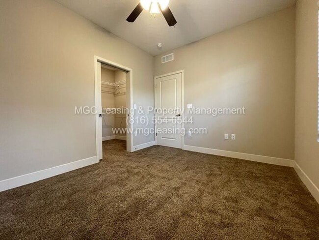 Building Photo - First Floor HCA Apartment with Extra-Large Primary Bath - Enjoy a $500 rent credit when you lease...