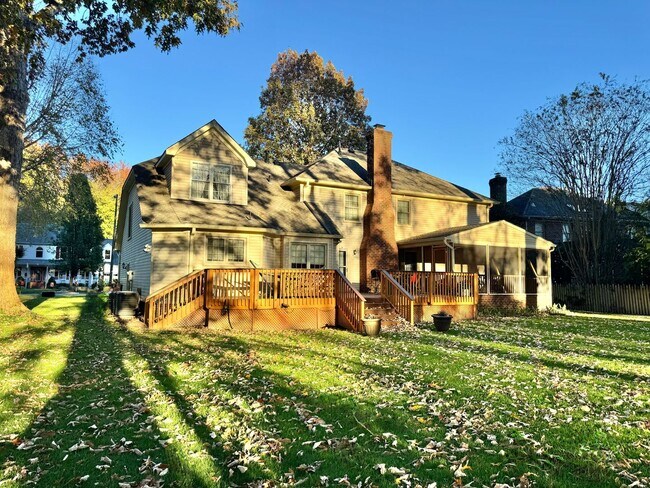 Building Photo - Fabulous 4-Bedroom Home w/2-Car Attached Garage! Dog Friendly - Screened Porch!