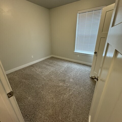 Building Photo - JACKSON KK 201 (PRIVATE)