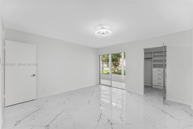 Building Photo - 2303 Lucaya Ln