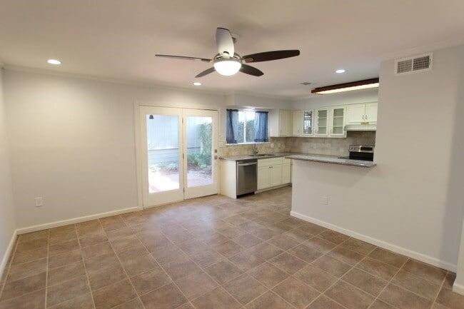 Building Photo - 6511 Kenyon Ln