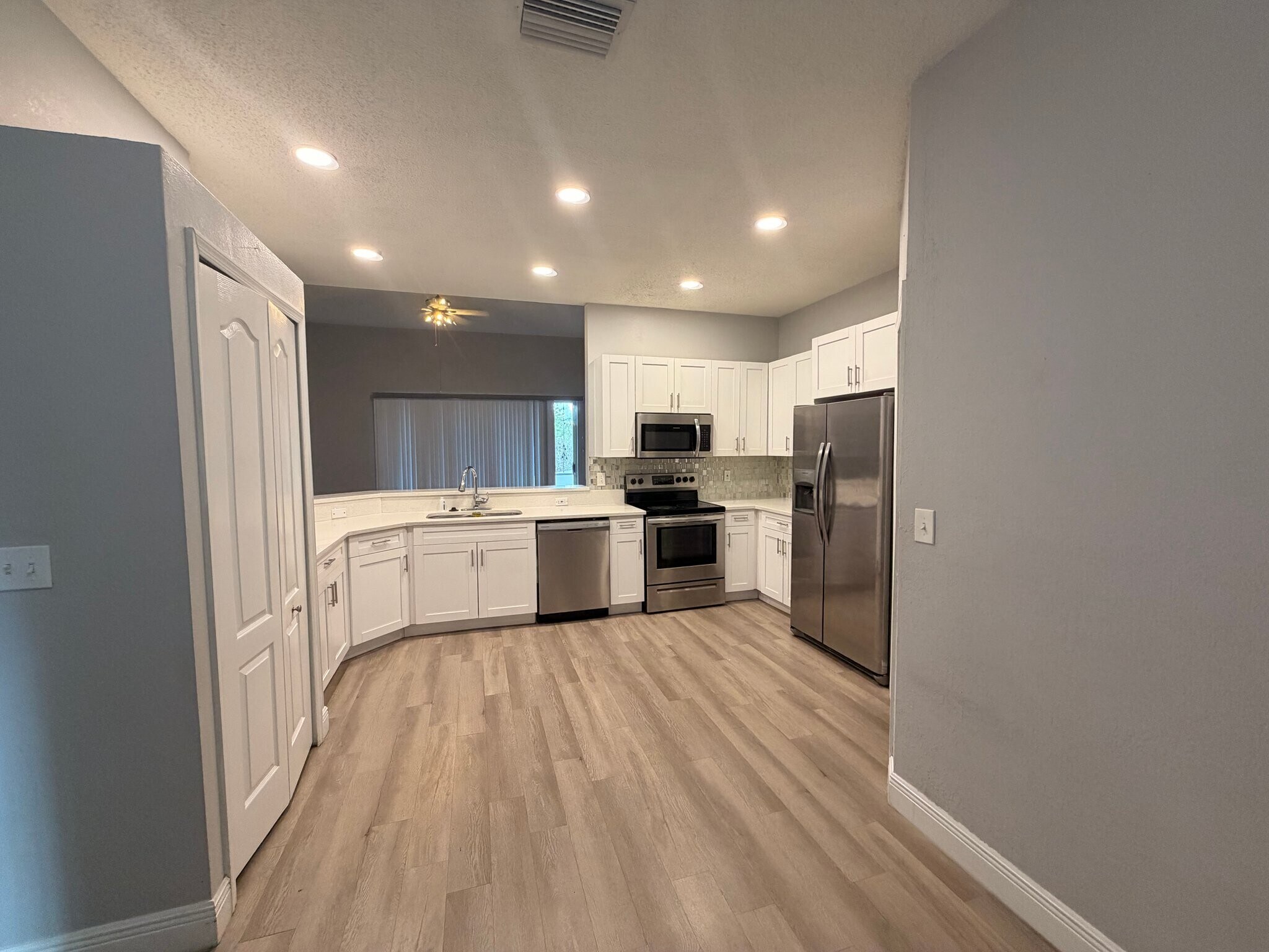 Building Photo - 704 Grand Canyon Dr