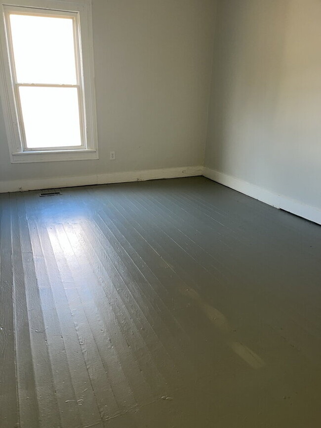 Building Photo - 213 C St