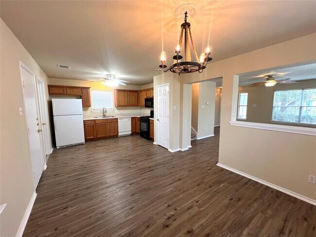 Building Photo - 2829 Deerfern Ln