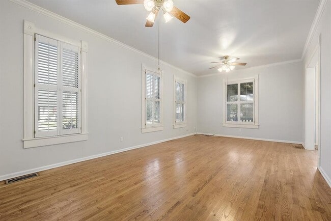 Building Photo - 205 S Rio Grande St