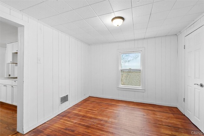 Building Photo - 104 Kincaid Ave