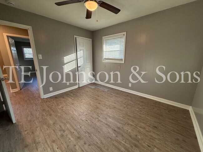 Building Photo - Sterling Pointe Apartments – Updated 2 Bedroom Living in West End Winston-Salem