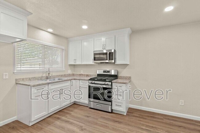 Building Photo - 850 Sequoia Blvd