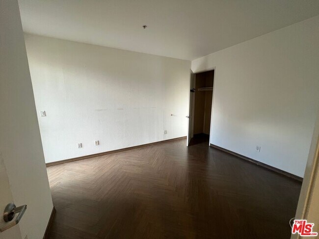 Building Photo - 625 S Berendo St