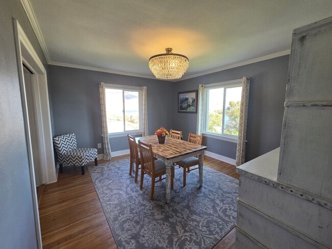 Building Photo - Fully Furnished 1-Bedroom with River Views – Ideal for Traveling Professionals