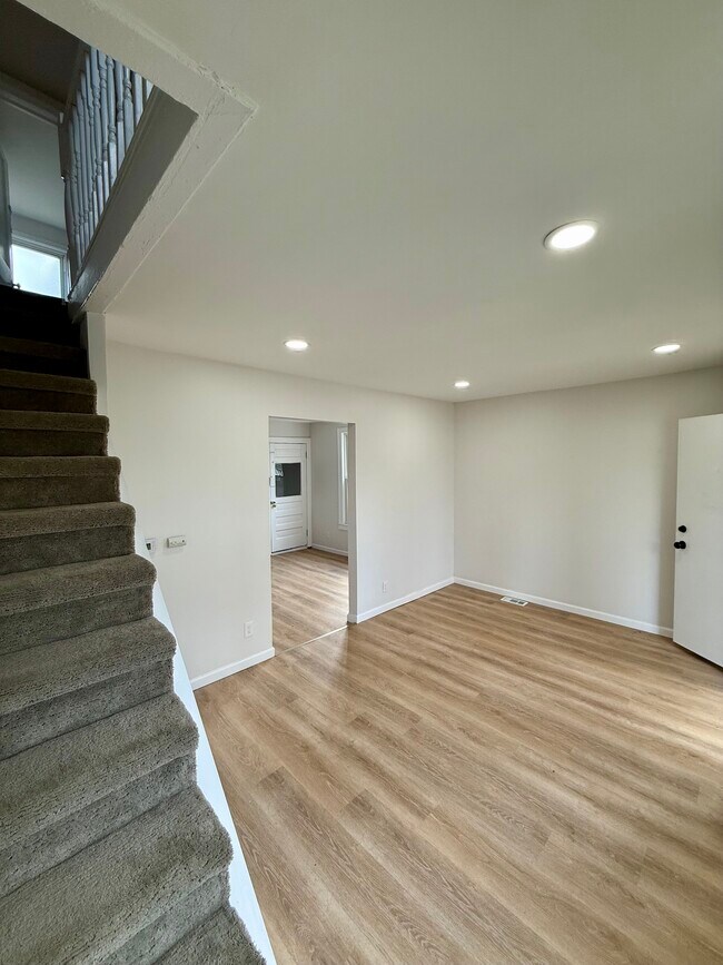 Building Photo - 224 Stratford Road