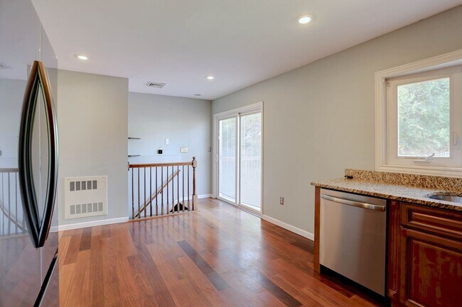 Building Photo - 4 Bedroom 2 Bath Hanover Home w- 2-Car Gar...