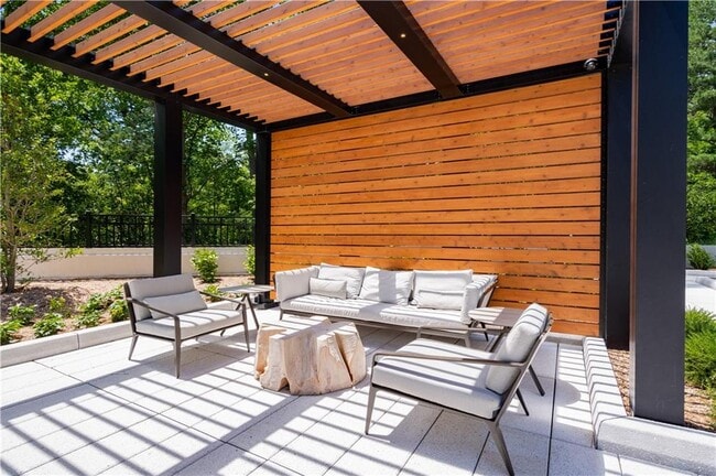 Building Photo - 2660 Peachtree Rd NW