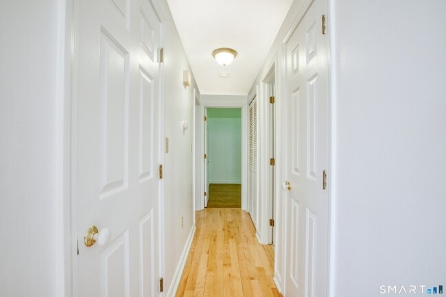 Building Photo - 25 Oakview Cir