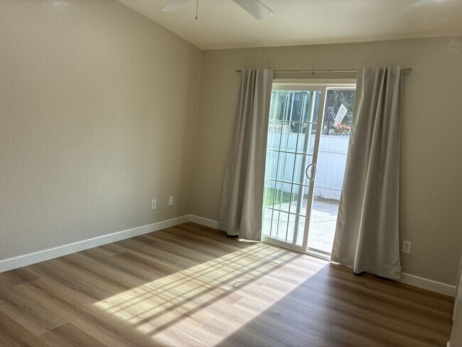 Building Photo - 3 Bedrooms with big backyard-CALL FOR OUR MOVE IN SPECIAL