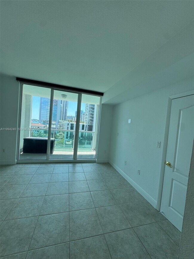 Building Photo - 500 NE 29th St