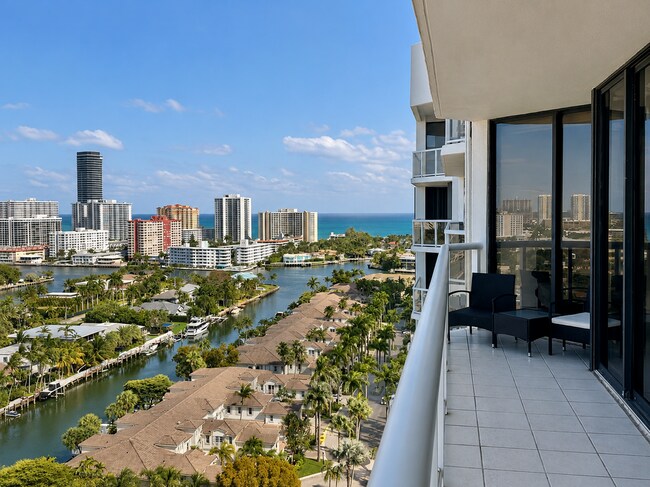 Building Photo - 3640 Yacht Club Dr