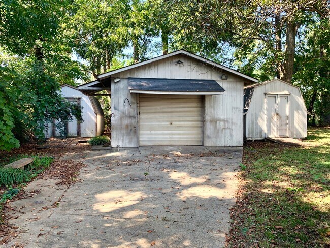 Building Photo - 1507 Franklin - For RENT!