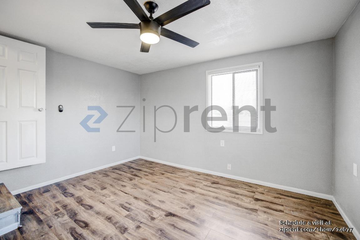 Building Photo - Unit