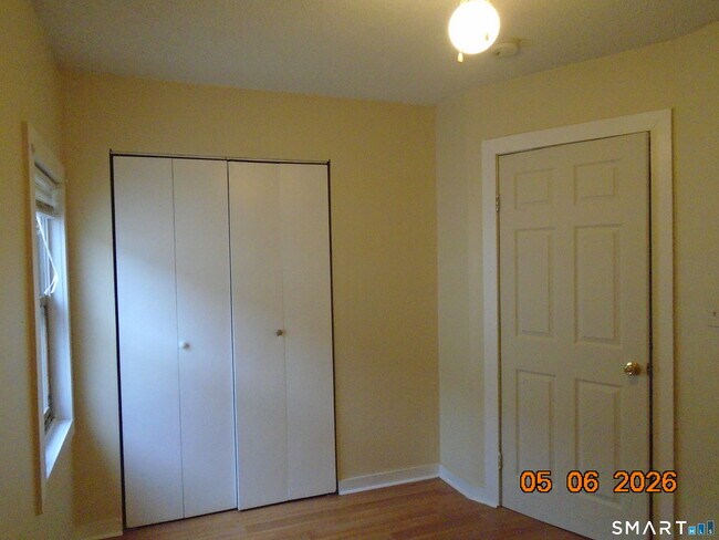 Building Photo - 327 Augur St