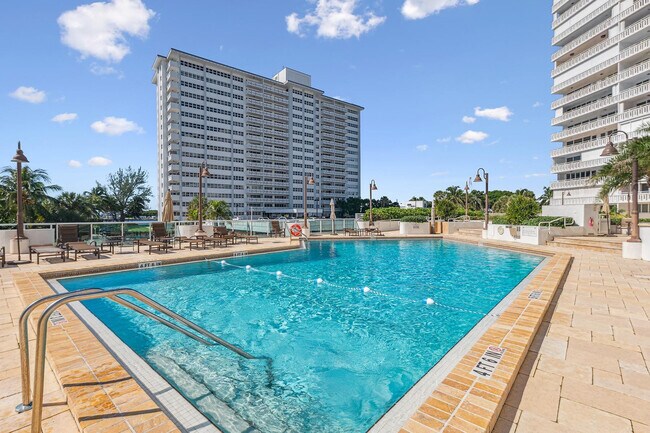 Building Photo - 2000 S Ocean Dr