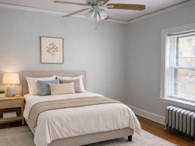 Building Photo - 618 1/2 Sheridan Rd